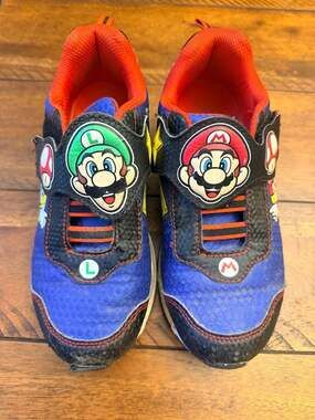 Nintendo Super Mario & Luigi Boys Youth Light Up Athletic Sneakers